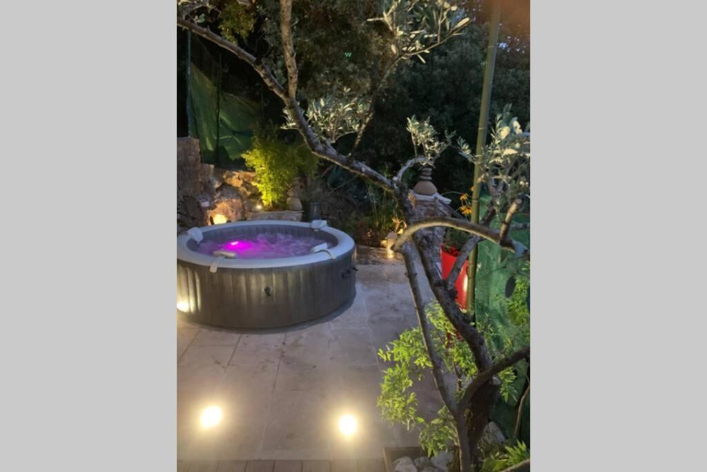 Les Clapiers Avec Jacuzzi Et Riviere. Apartment Mialet (Gard)