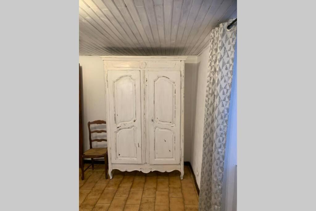 Les Clapiers Avec Jacuzzi Et Riviere. Apartment