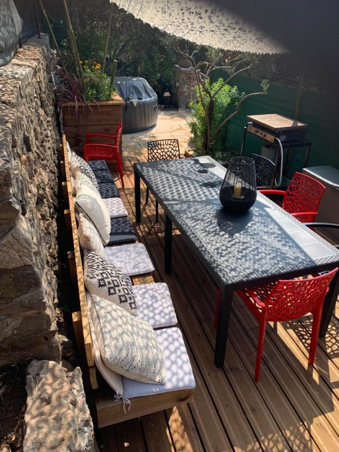 Les Clapiers Avec Jacuzzi Et Riviere. Apartment