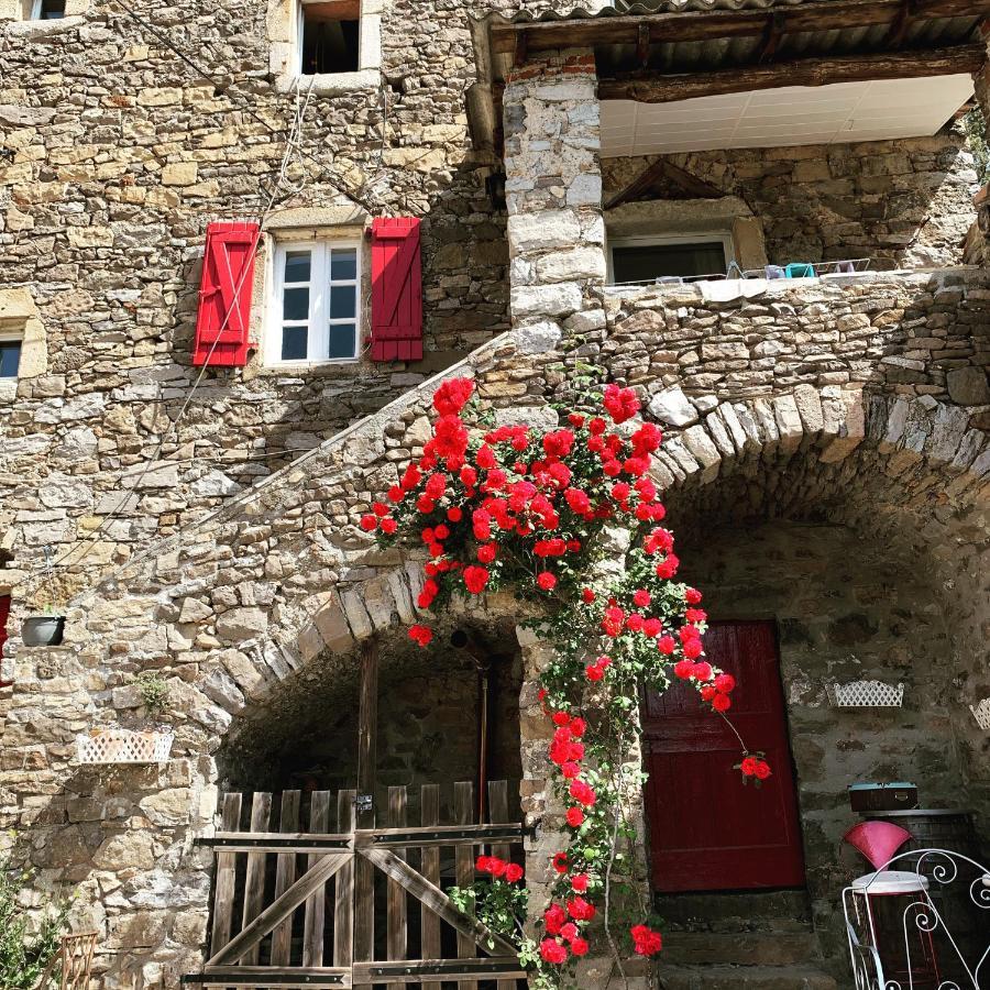 Les Clapiers Avec Jacuzzi Et Riviere. Apartamento